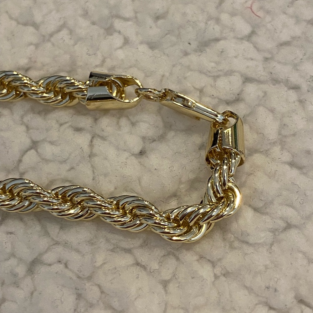 Classic Gold-tone Rope Chain Necklace - Picture 3 of 3